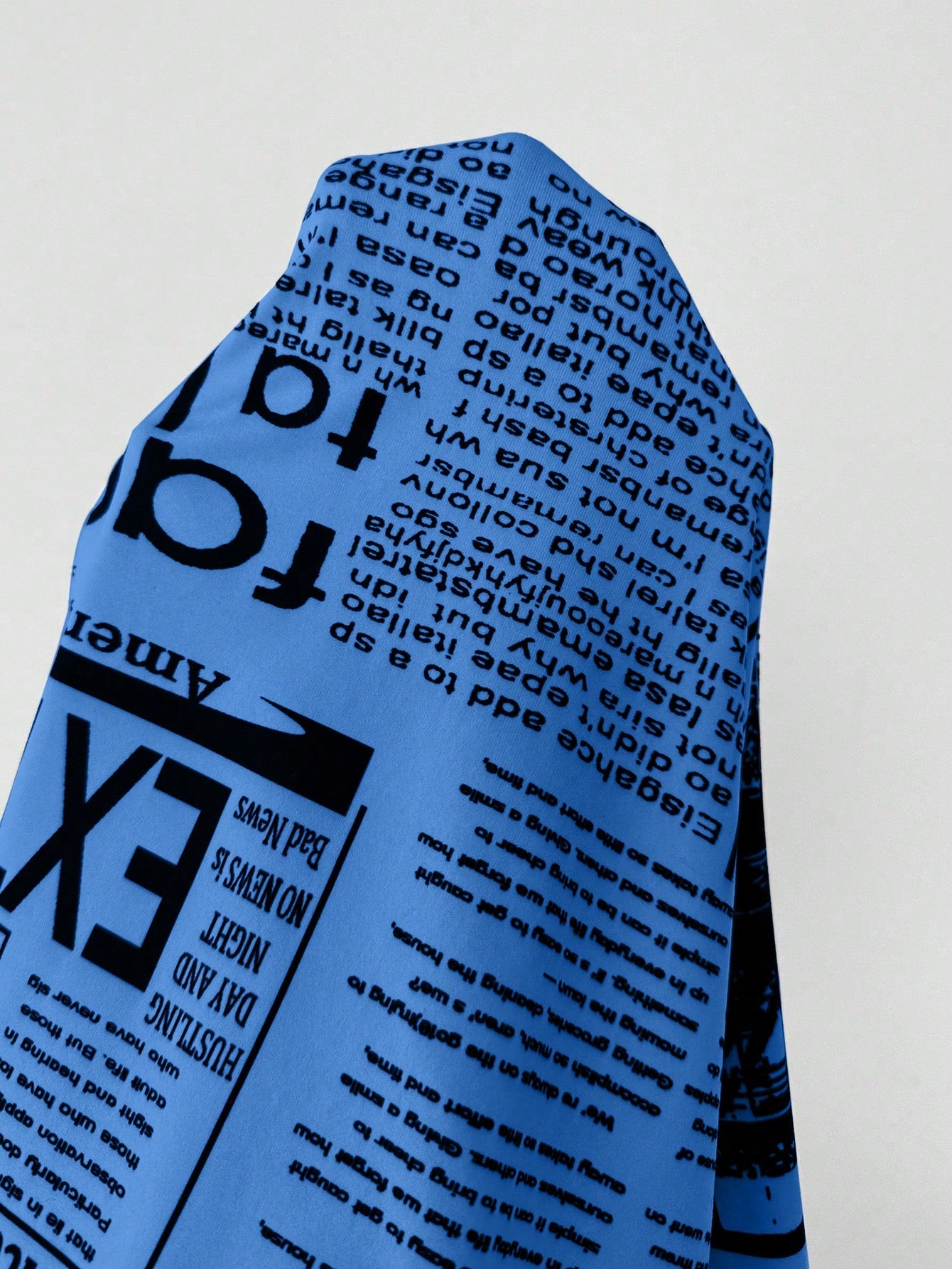 SHEIN LUNE Camisa Ajustada Estampada com Impressão de Jornal para Mulheres