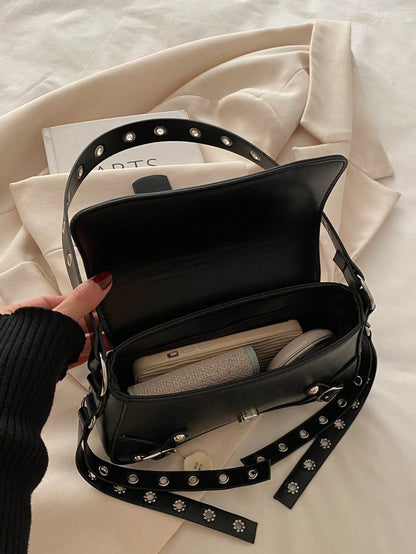 Bolsa de Ombro Feminina Decorada com Rebite da Moda, Bolsa Axilar, Bolsa Meia-Lua, Bolsa de Motoqueiro com Fecho de Cinto de Couro