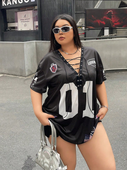 Camiseta Preta Larga com Cordão e Pompom, Plus Size