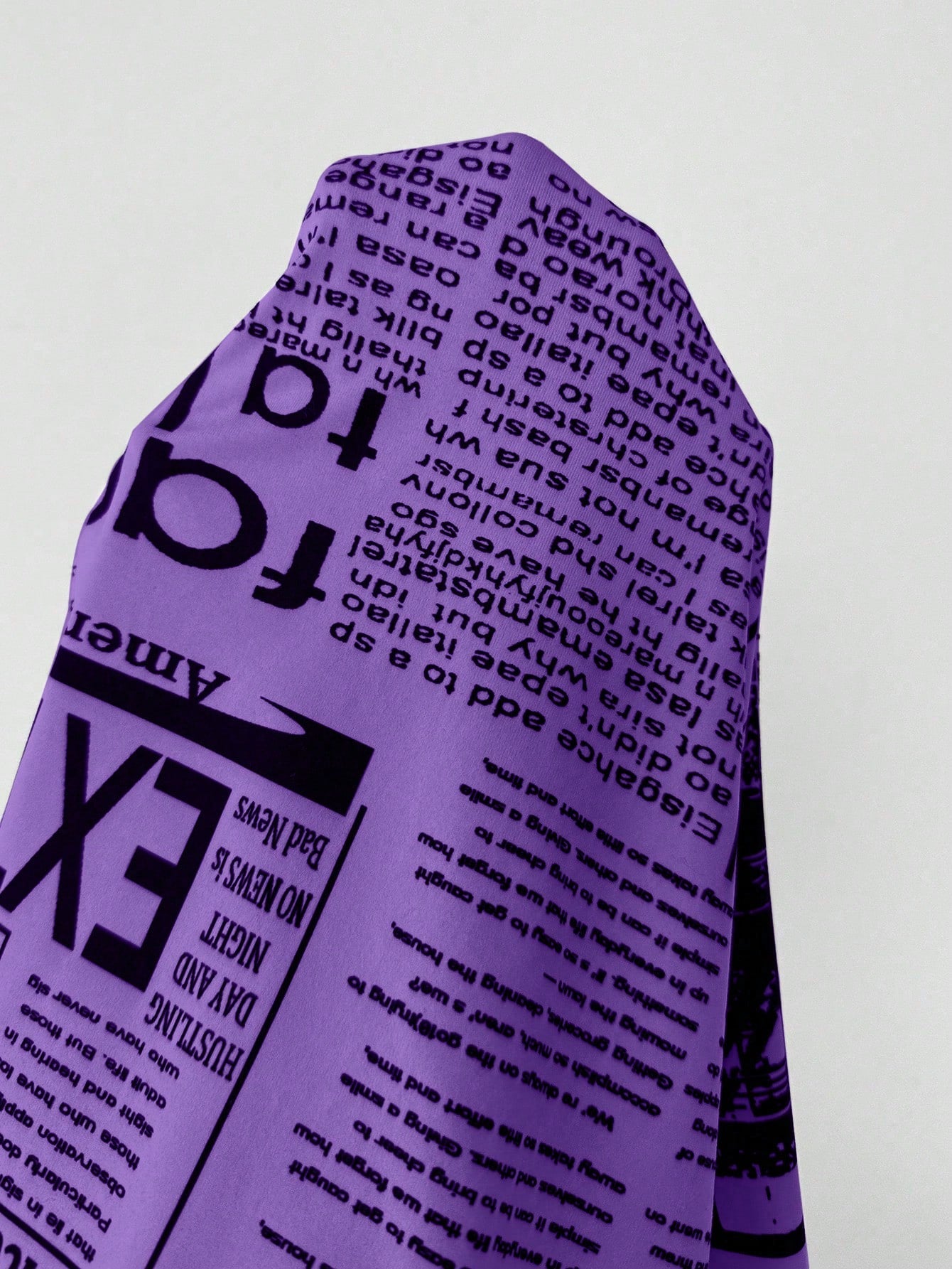 SHEIN LUNE Camisa Ajustada Estampada com Impressão de Jornal para Mulheres