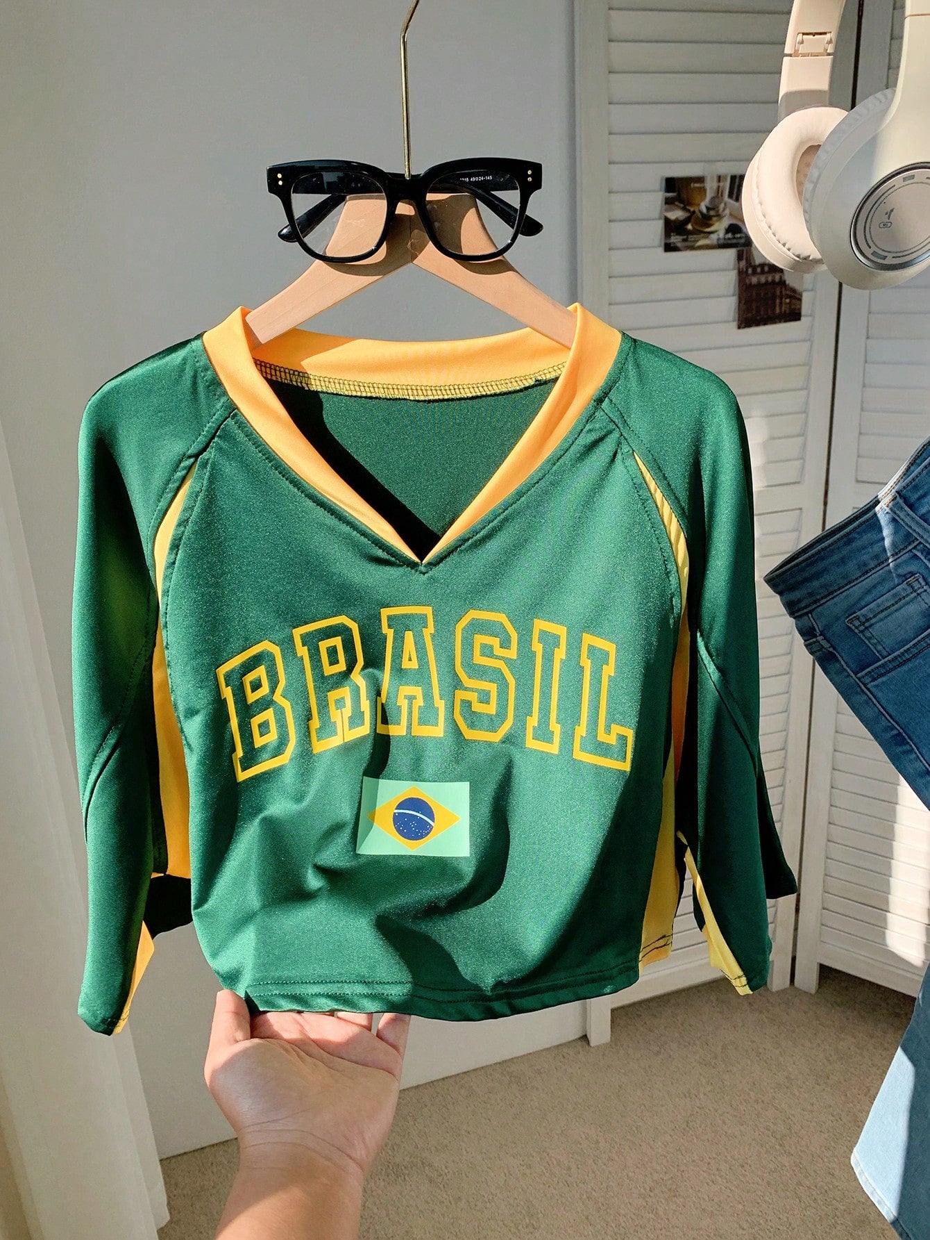 Comfortcana Top Cropped Casual com Estampa de Letra em Contraste de Cor, Manga Curta e Decote em V para Mulheres Plus Size, Suéter de Manga Raglan em Malha
