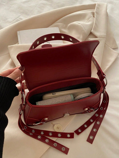 Bolsa de Ombro Feminina Decorada com Rebite da Moda, Bolsa Axilar, Bolsa Meia-Lua, Bolsa de Motoqueiro com Fecho de Cinto de Couro