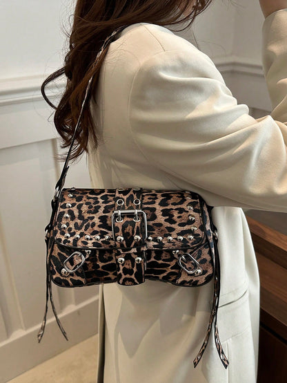 Bolsa de Ombro Feminina Decorada com Rebite da Moda, Bolsa Axilar, Bolsa Meia-Lua, Bolsa de Motoqueiro com Fecho de Cinto de Couro