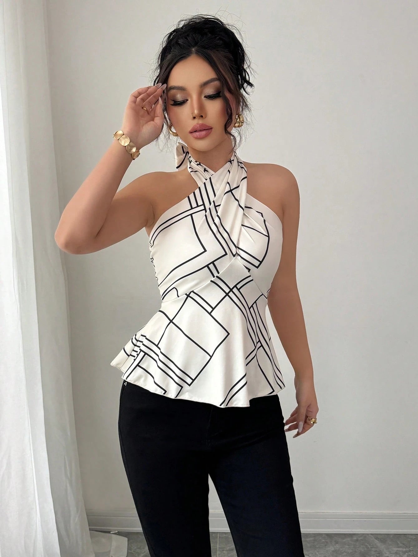 Glyssa Regata Sexy com Decote Halter Pescoço Cruzado, Cintura Marcada e Bainha Evasê, Casual de Primavera e Verão para Férias, Estilo Canelado Preto e Branco