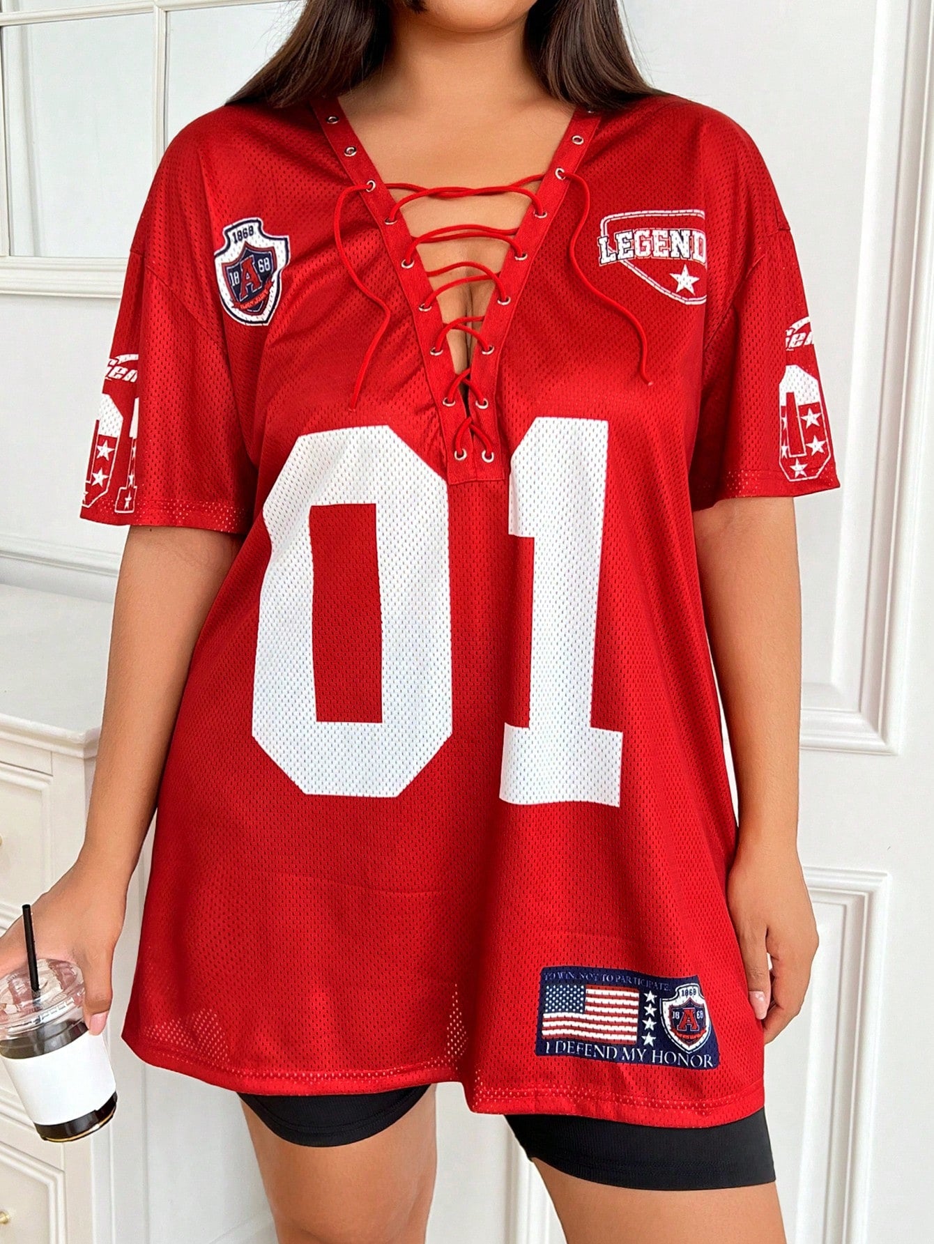 Camiseta Preta Larga com Cordão e Pompom, Plus Size