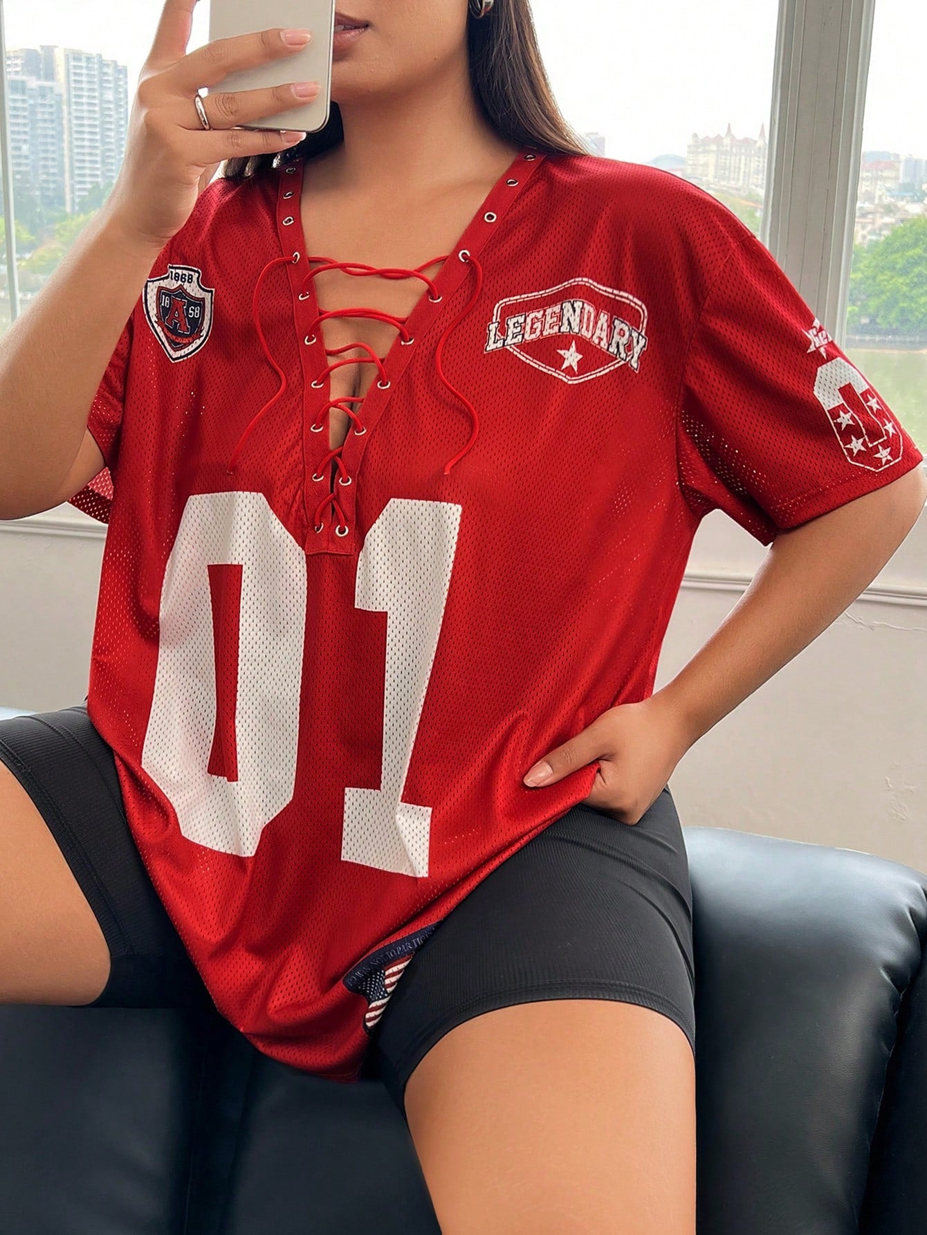 Camiseta Preta Larga com Cordão e Pompom, Plus Size