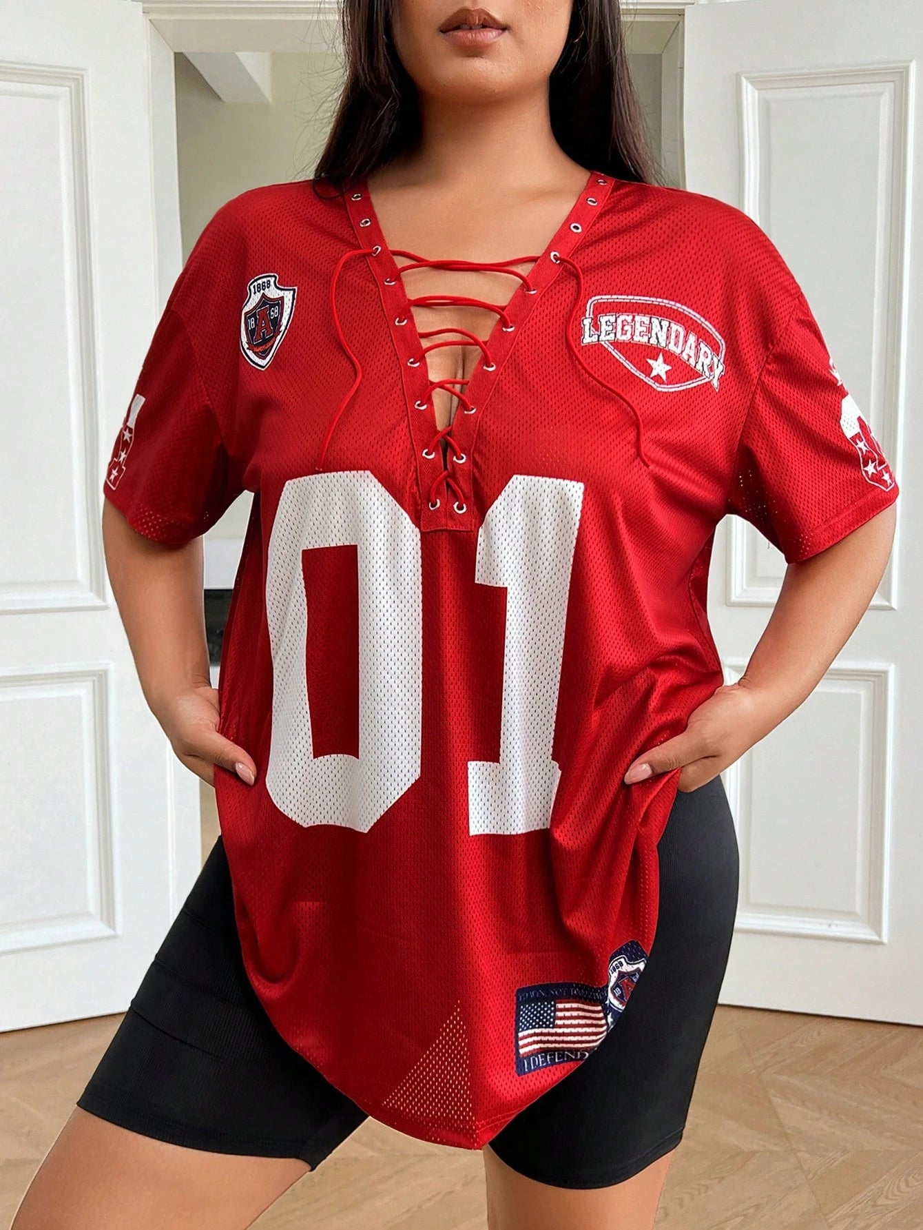 Camiseta Preta Larga com Cordão e Pompom, Plus Size