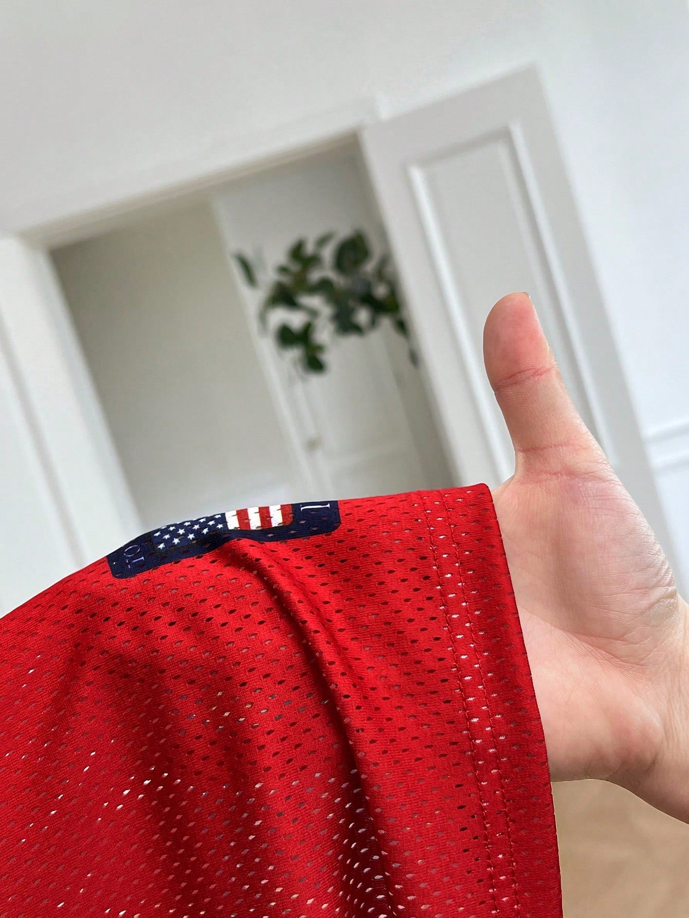 Camiseta Preta Larga com Cordão e Pompom, Plus Size