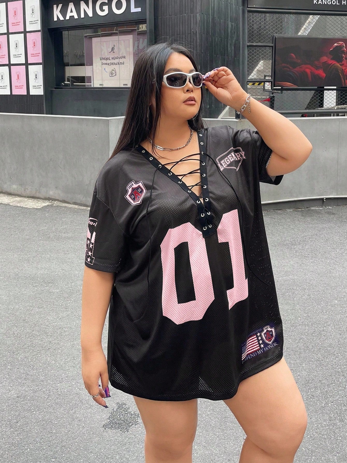 Camiseta Preta Larga com Cordão e Pompom, Plus Size