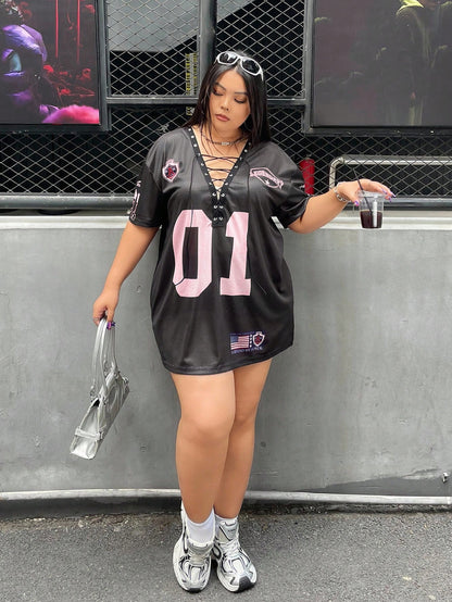 Camiseta Preta Larga com Cordão e Pompom, Plus Size