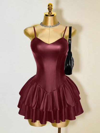 Mistrie Vestido Assimétrico Preto Sexy de Mulher, Corpete com Copo de PU, Cintura Marcada, Babado na Barra