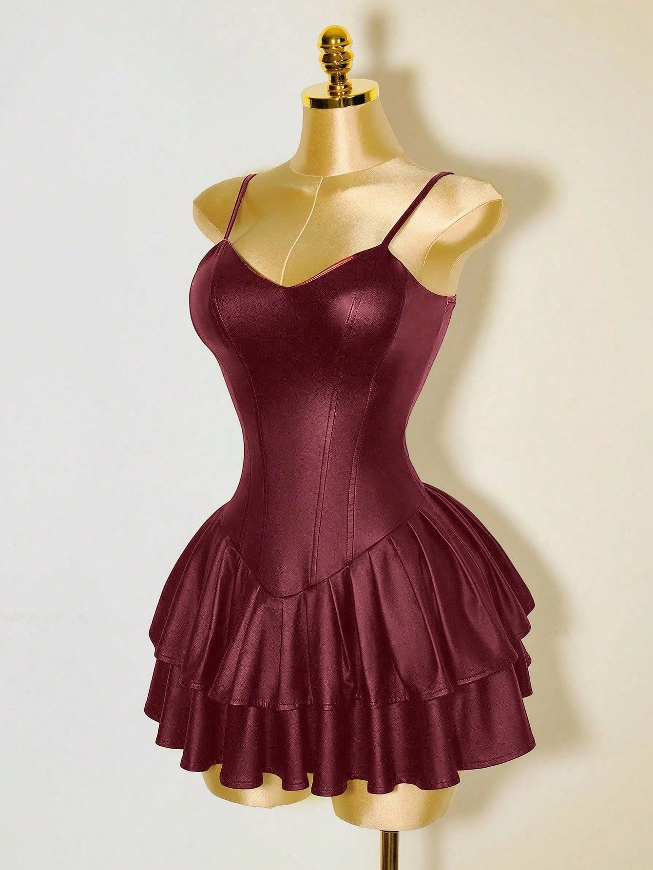 Mistrie Vestido Assimétrico Preto Sexy de Mulher, Corpete com Copo de PU, Cintura Marcada, Babado na Barra
