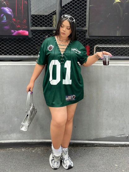 Camiseta Preta Larga com Cordão e Pompom, Plus Size
