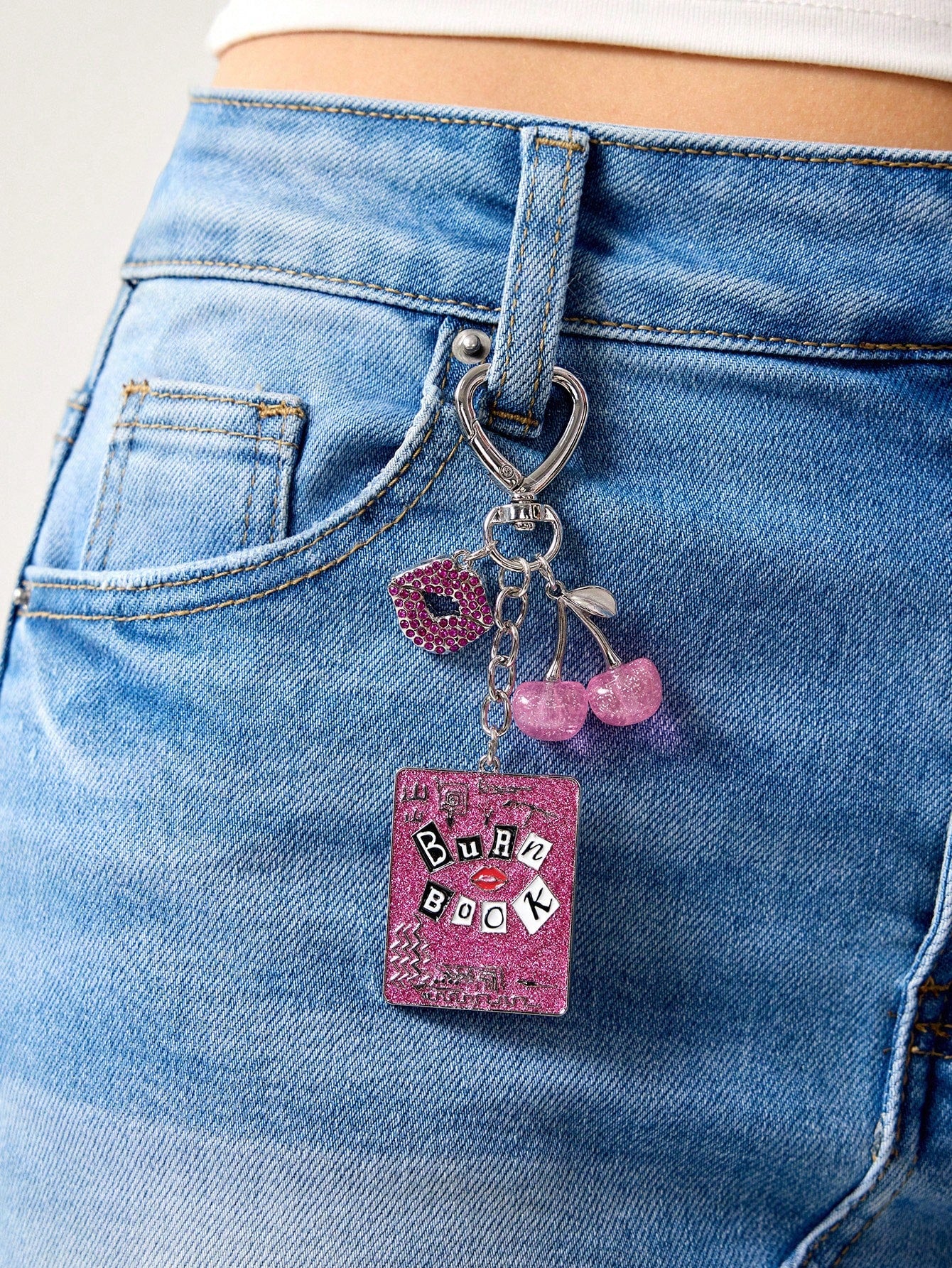 Betty Boop Chaveiro de Liga Elegante e da Moda com Cereja 3D Brilhante, Pingente de Bolsa Fofo de Desenho Animado, Charme de Bolsa, Ideias de Presente, Festa, Feriado, Dia dos Namorados