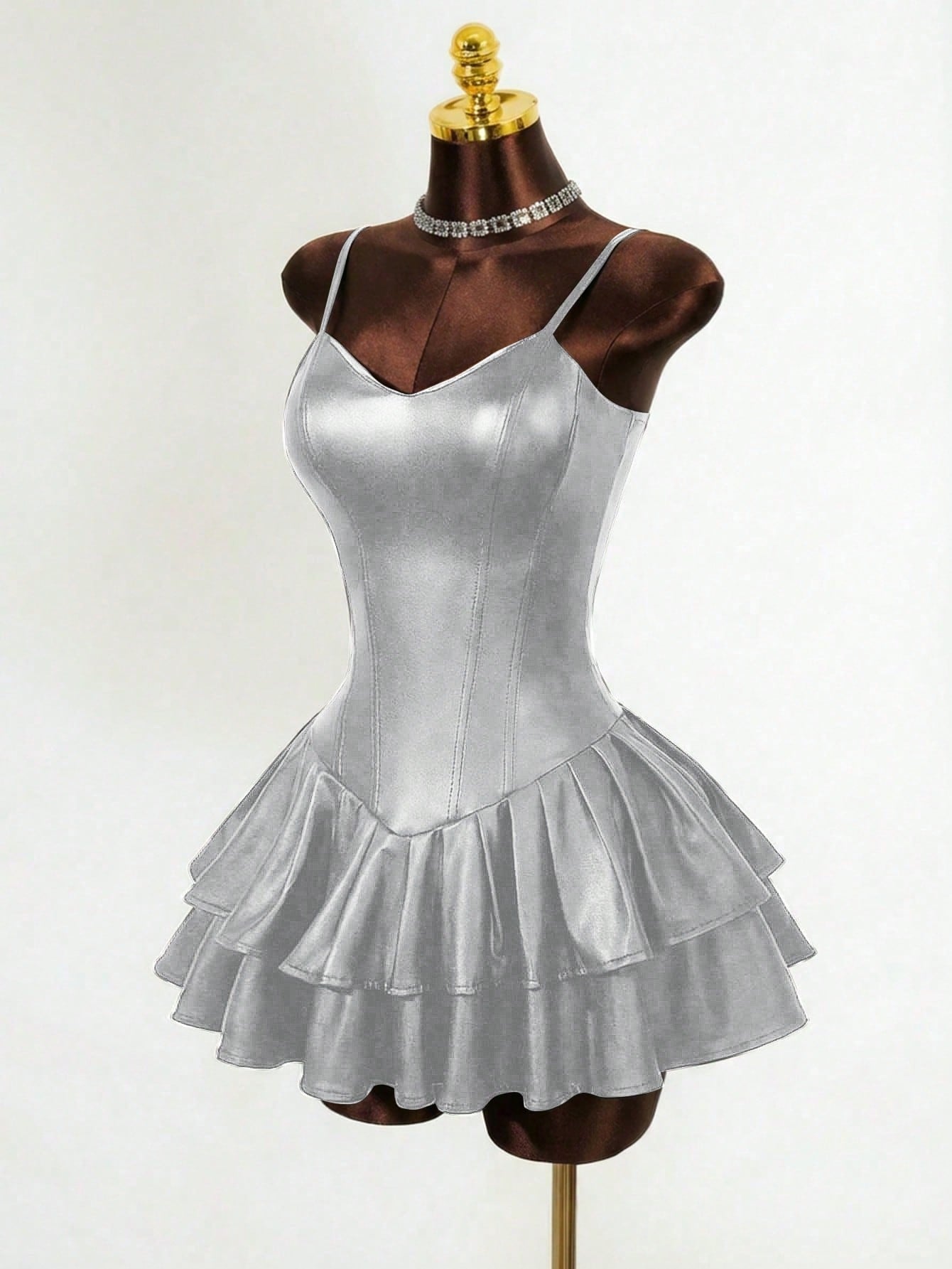 Mistrie Vestido Assimétrico Preto Sexy de Mulher, Corpete com Copo de PU, Cintura Marcada, Babado na Barra