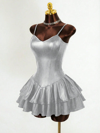 Mistrie Vestido Assimétrico Preto Sexy de Mulher, Corpete com Copo de PU, Cintura Marcada, Babado na Barra