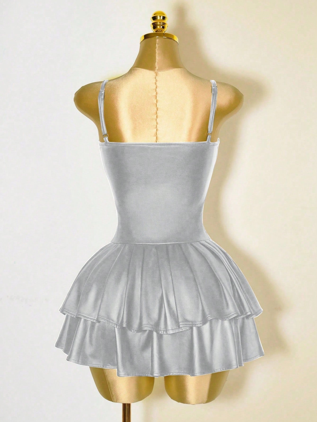 Mistrie Vestido Assimétrico Preto Sexy de Mulher, Corpete com Copo de PU, Cintura Marcada, Babado na Barra