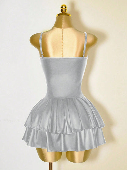 Mistrie Vestido Assimétrico Preto Sexy de Mulher, Corpete com Copo de PU, Cintura Marcada, Babado na Barra