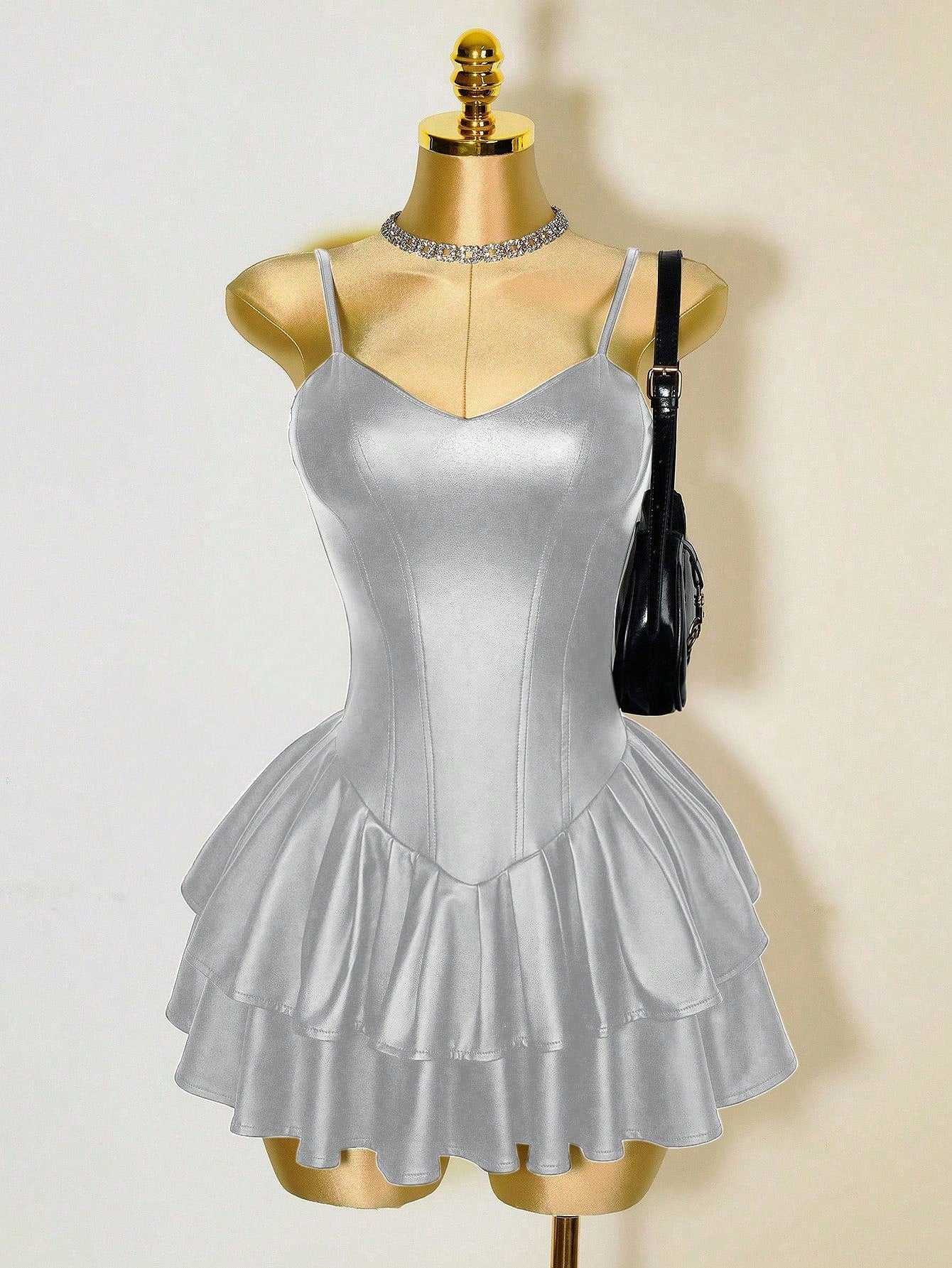 Mistrie Vestido Assimétrico Preto Sexy de Mulher, Corpete com Copo de PU, Cintura Marcada, Babado na Barra