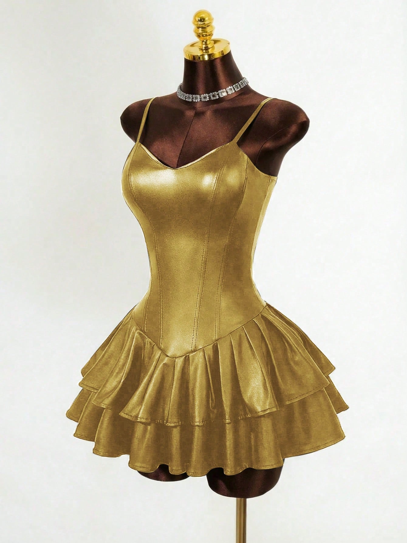 Mistrie Vestido Assimétrico Preto Sexy de Mulher, Corpete com Copo de PU, Cintura Marcada, Babado na Barra