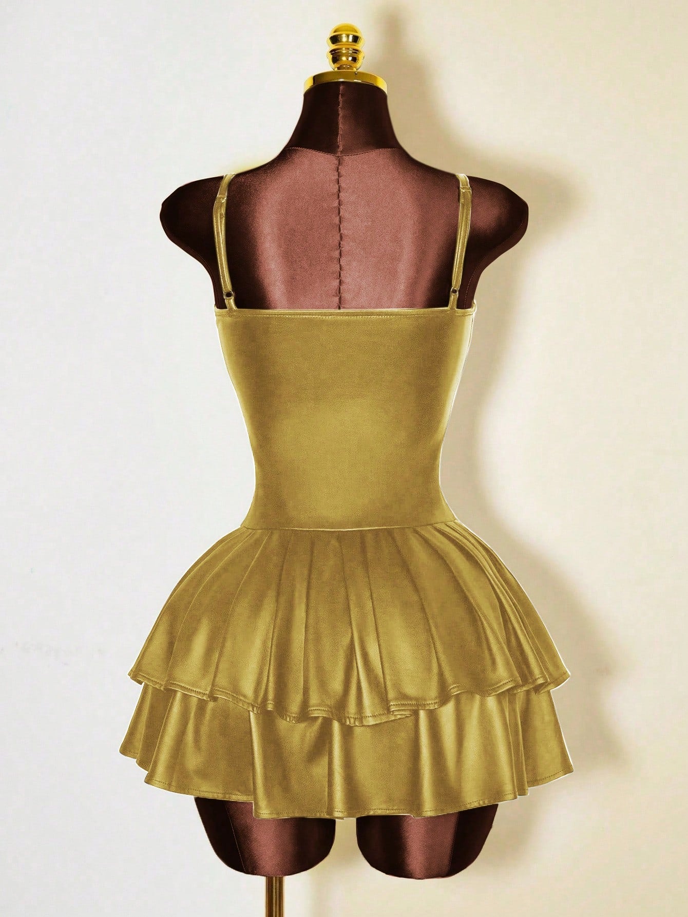 Mistrie Vestido Assimétrico Preto Sexy de Mulher, Corpete com Copo de PU, Cintura Marcada, Babado na Barra