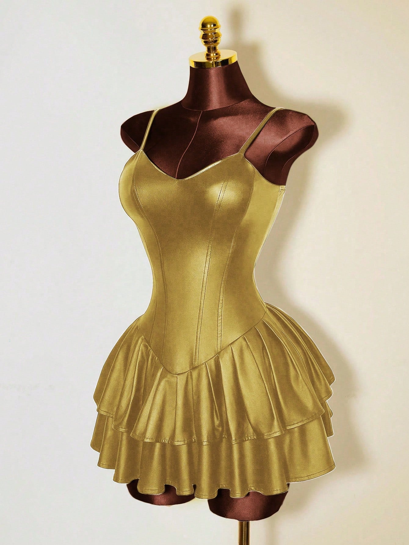 Mistrie Vestido Assimétrico Preto Sexy de Mulher, Corpete com Copo de PU, Cintura Marcada, Babado na Barra