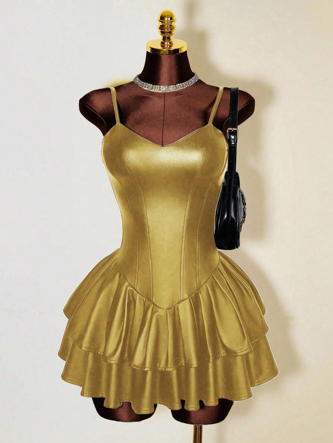 Mistrie Vestido Assimétrico Preto Sexy de Mulher, Corpete com Copo de PU, Cintura Marcada, Babado na Barra