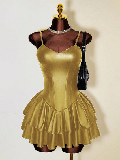 Mistrie Vestido Assimétrico Preto Sexy de Mulher, Corpete com Copo de PU, Cintura Marcada, Babado na Barra