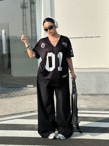 Camiseta Preta Larga com Cordão e Pompom, Plus Size