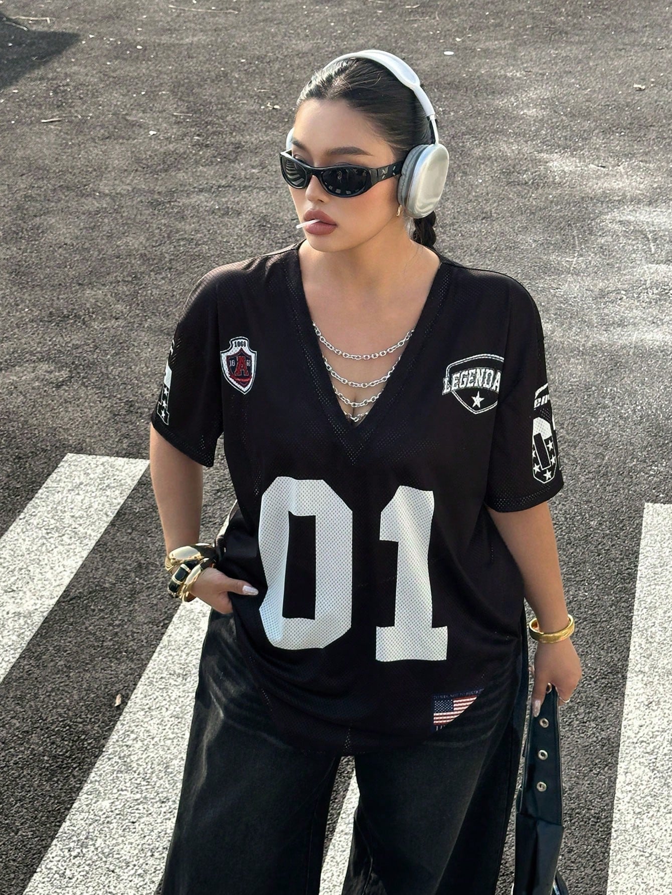 Camiseta Preta Larga com Cordão e Pompom, Plus Size