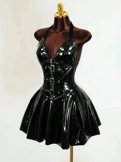 Vestido de Couro Sintético PU de Couro Sintético com Decote em V Reforçado, Comprimento Total, com Capuz, Costas Abertas, Decote Baixo, Cintura Ajustada e Saia Larga