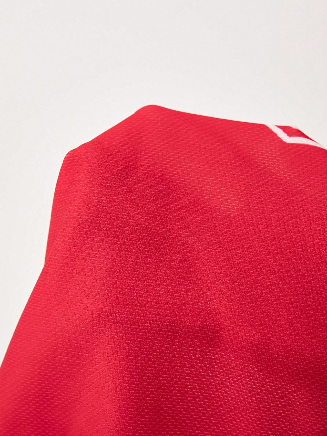 Camiseta Preta Larga com Cordão e Pompom, Plus Size