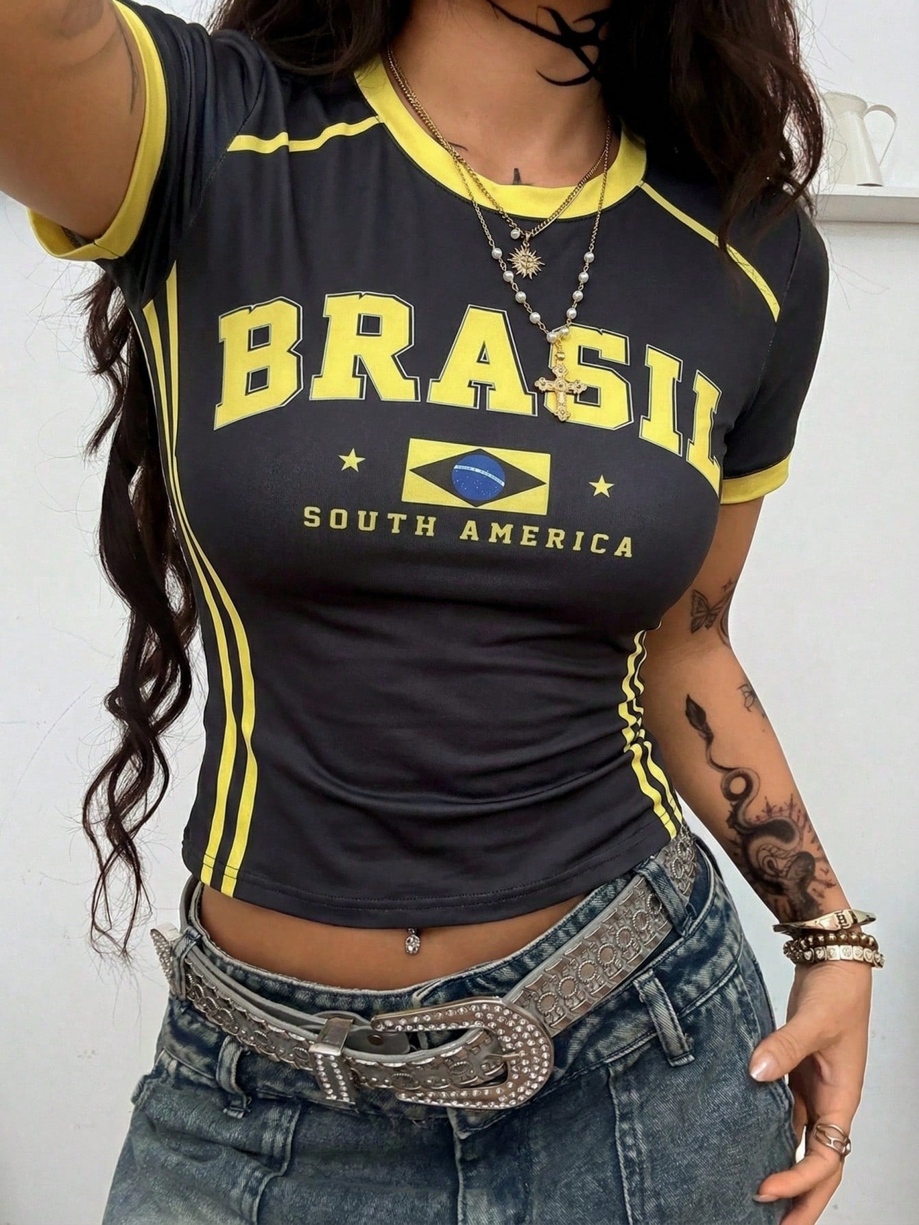 Coolane Regata Estilo Streetwear Plus Size Feminina para Primavera/Verão com Design de Camisa de Basquete Impressão de Letras Amarela para o Brasil