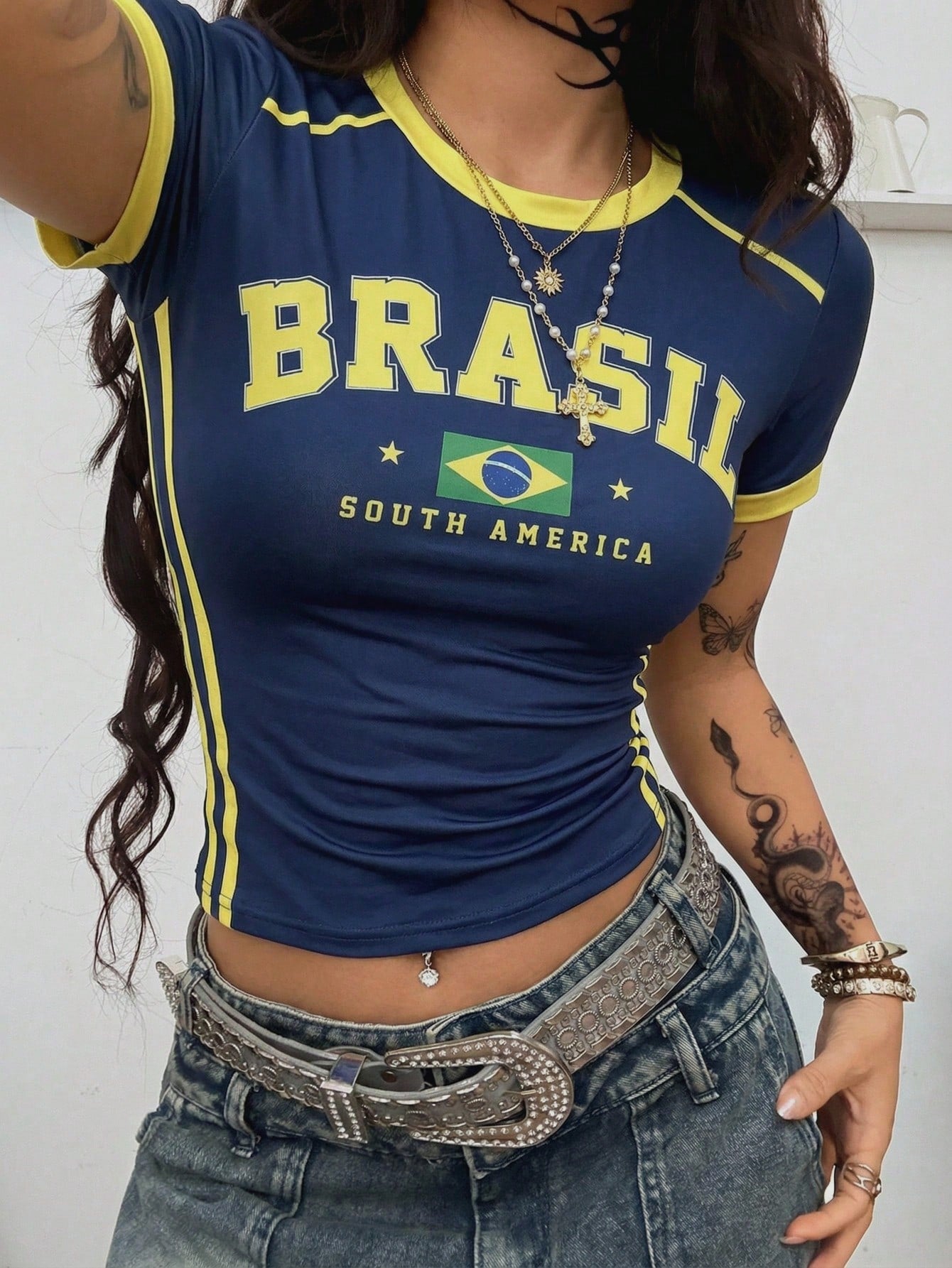 Coolane Regata Estilo Streetwear Plus Size Feminina para Primavera/Verão com Design de Camisa de Basquete Impressão de Letras Amarela para o Brasil
