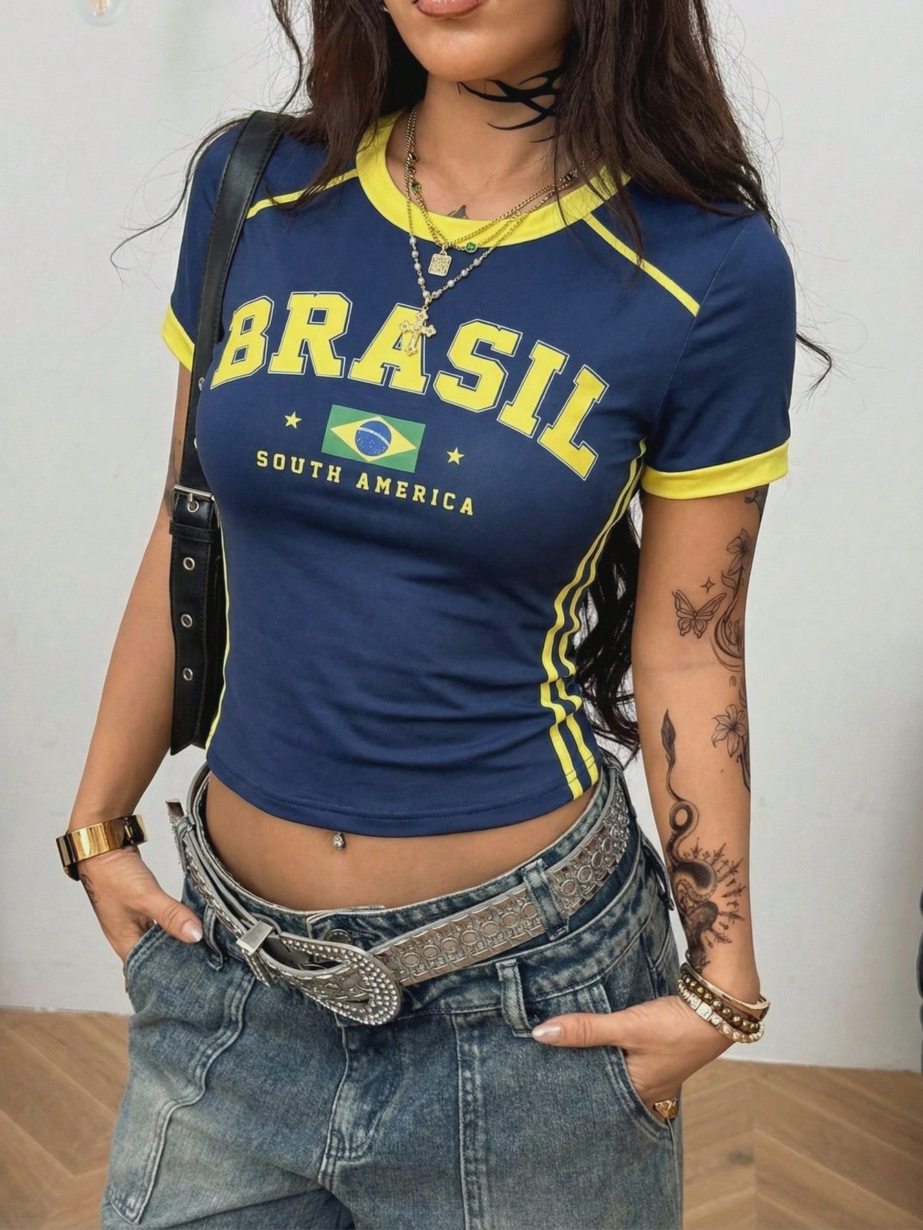 Coolane Regata Estilo Streetwear Plus Size Feminina para Primavera/Verão com Design de Camisa de Basquete Impressão de Letras Amarela para o Brasil