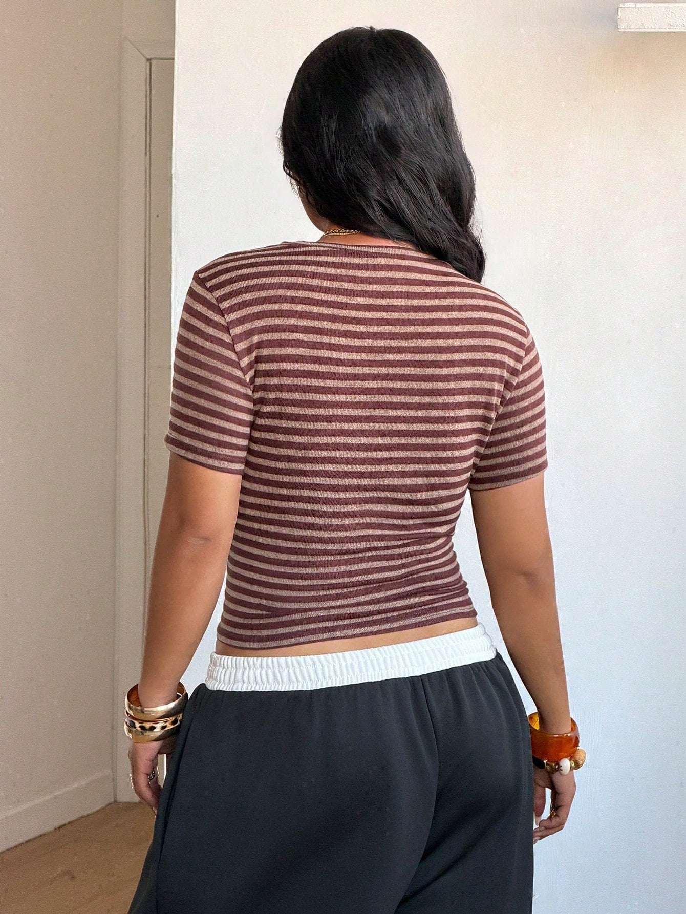 Coolane Regata Estilo Streetwear Plus Size Feminina para Primavera/Verão com Design de Camisa de Basquete Impressão de Letras Amarela para o Brasil