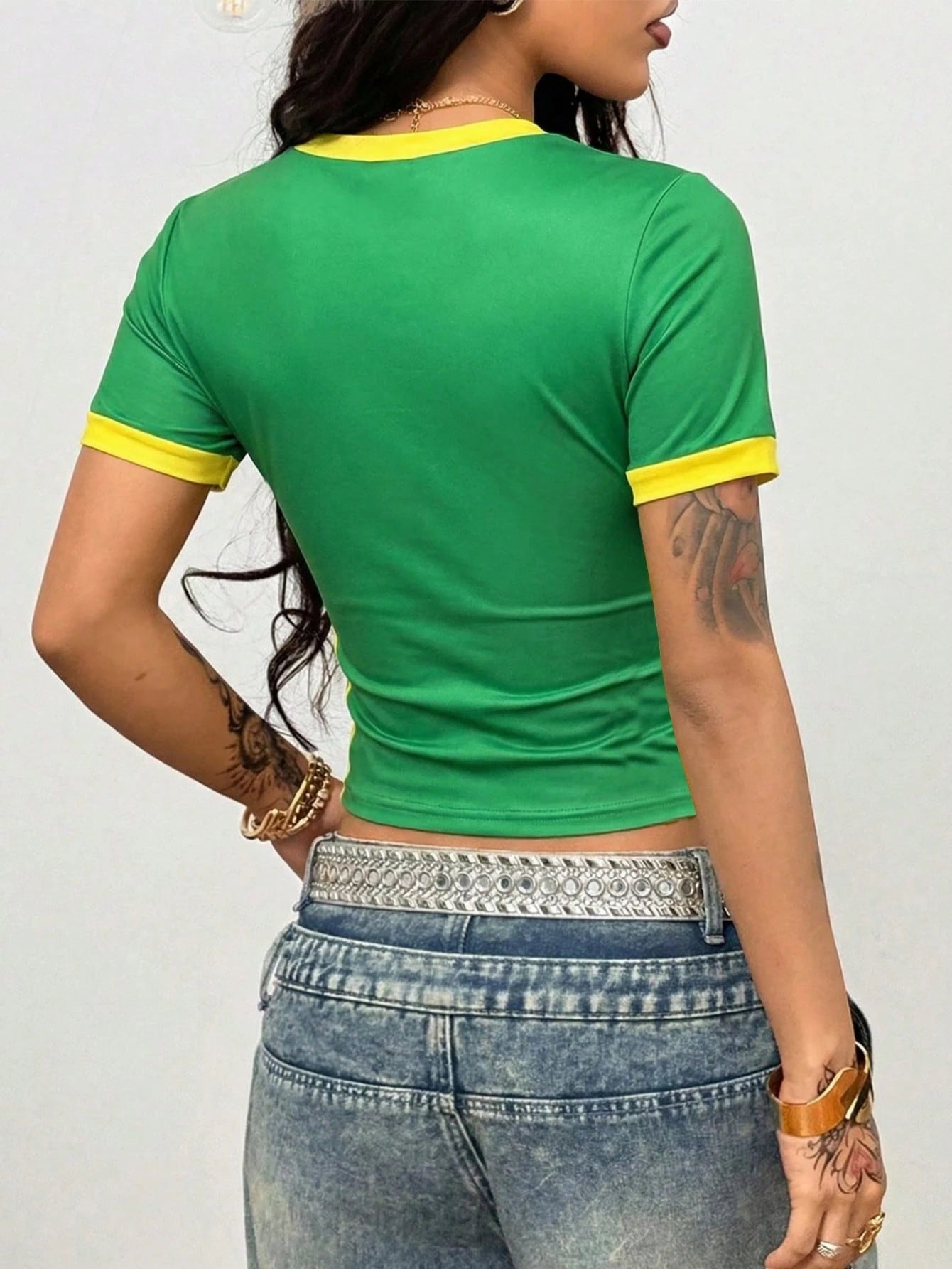 Coolane Regata Estilo Streetwear Plus Size Feminina para Primavera/Verão com Design de Camisa de Basquete Impressão de Letras Amarela para o Brasil