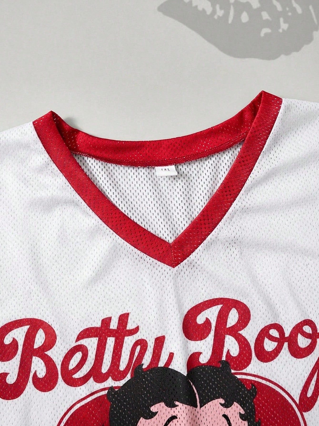 Betty Boop x SHEIN Camiseta Casual de Manga Curta com Decote em V e Estampa de Desenho Animado, Plus Size, Verão