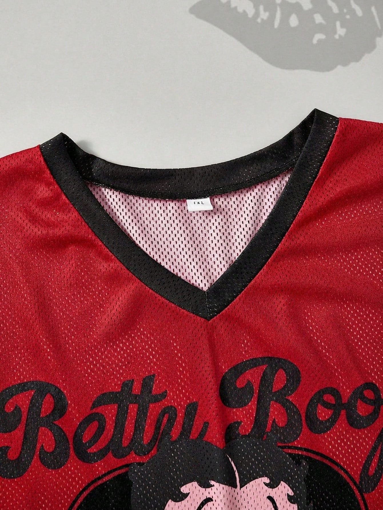 Betty Boop x SHEIN Camiseta Casual de Manga Curta com Decote em V e Estampa de Desenho Animado, Plus Size, Verão