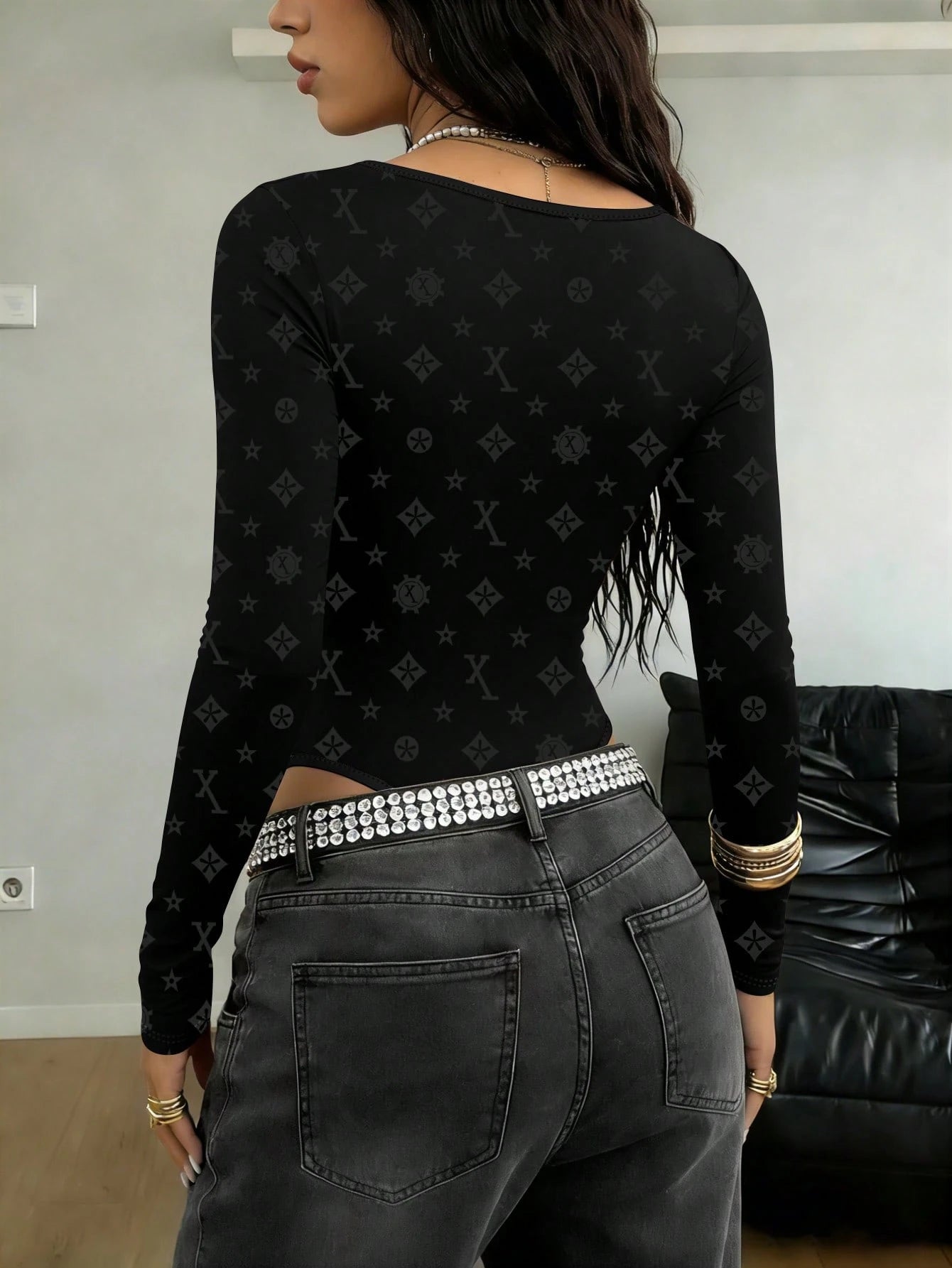 SHEIN Bodysuit Feminino de Manga Longa com Recorte Colorido e Decote em V Ajustado