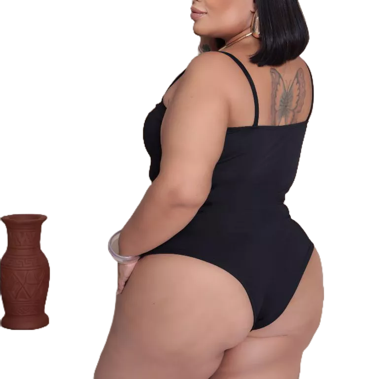 Maiô luxo body com detalhe de fivelas argola plus size com bojo e alça