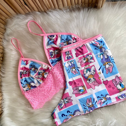 Pijama Estampado Personagens Bady Doll Suede Com Detalhe de Renda Roupa de Dormir Top Doll
